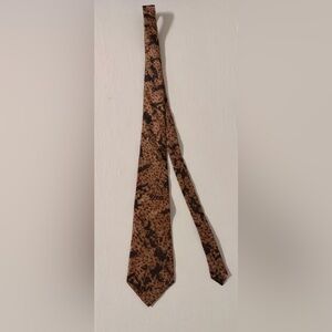 Elegant Brown Patterned Silk Tie